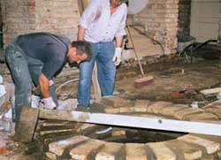 Sanierung der Kulturwirtschaft im Jahr 2000: Historischer Brunnen