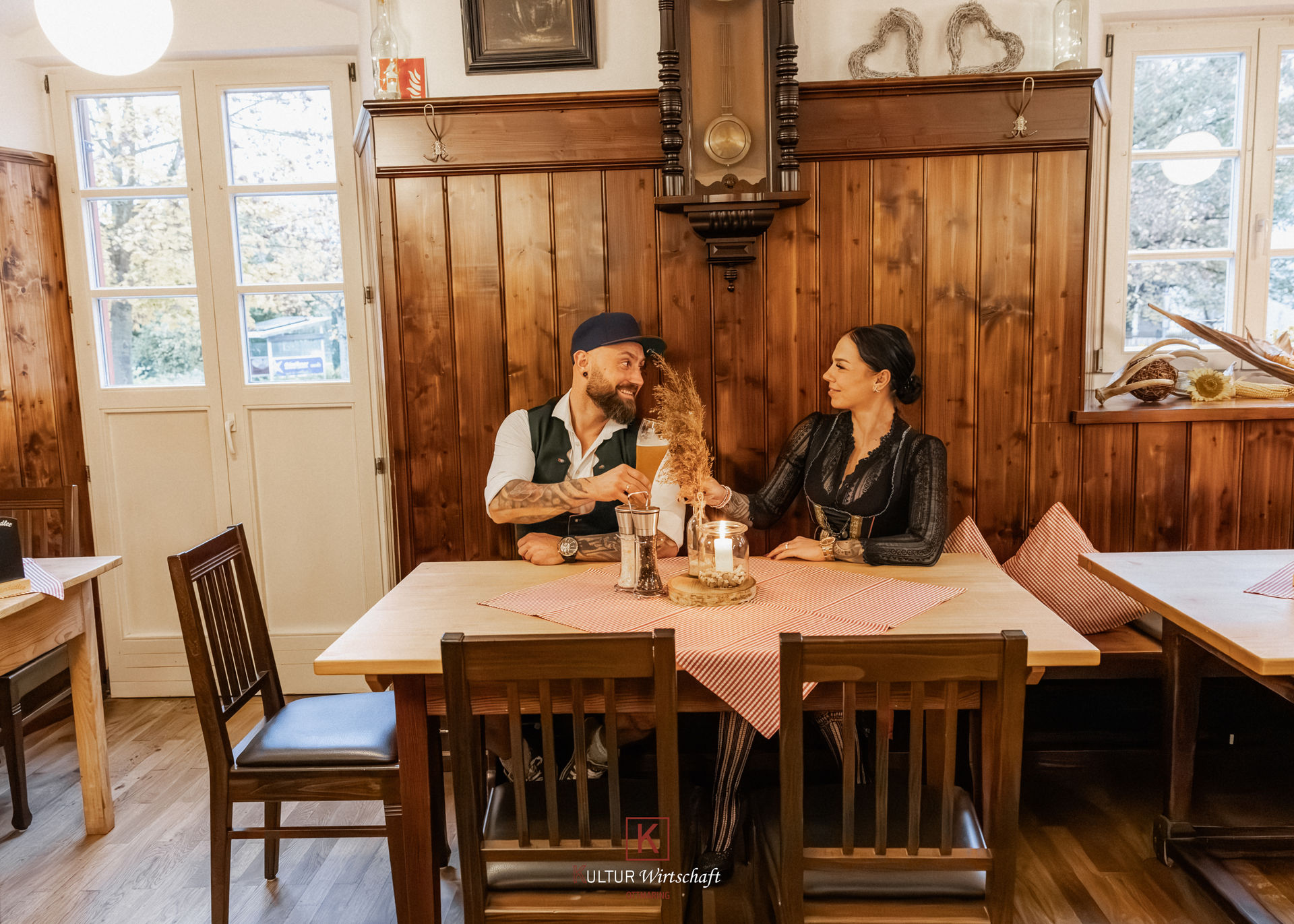 authentisch, bayerisch, urig, traditionell, familär, gesellig, gemütlich, warm